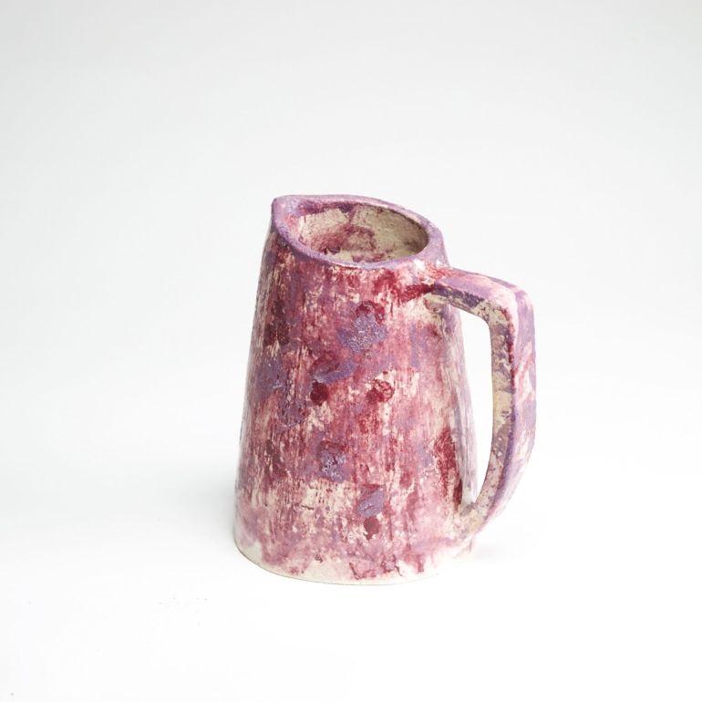 Jarra hecha a mano con barro blanco