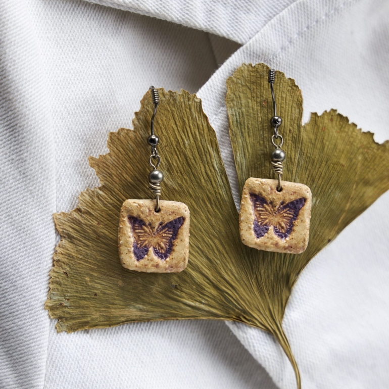 pendiete barro en morado